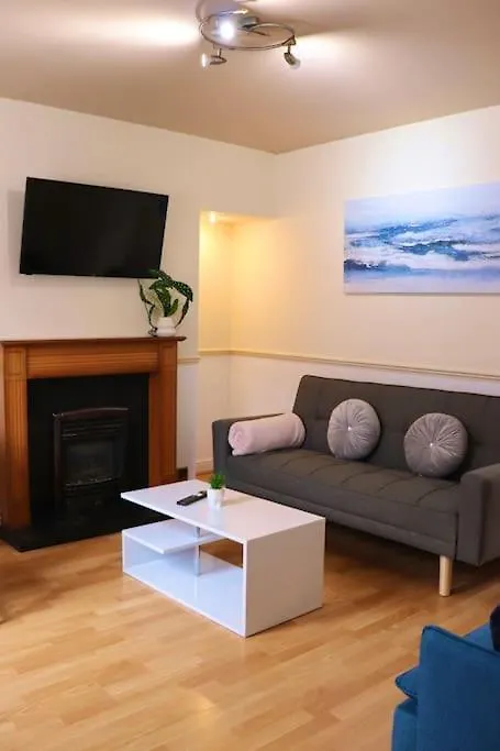 Apartment Unique 3 Bedroom House Free Wifi & Parking Leeds