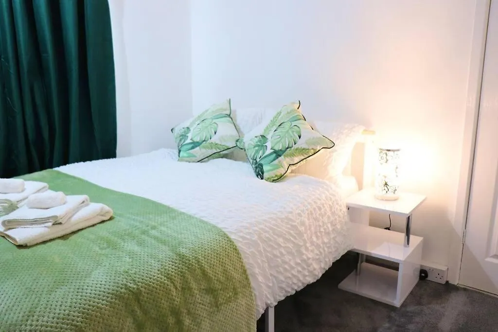 Unique 3 Bedroom House Free Wifi & Parking Leeds  United Kingdom