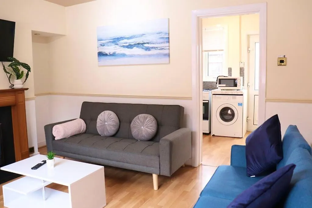 Unique 3 Bedroom House Free Wifi & Parking Leeds  United Kingdom