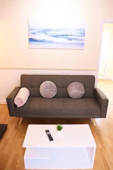 Apartment Unique 3 Bedroom House Free Wifi & Parking Leeds