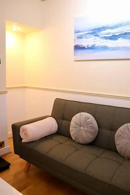 Unique 3 Bedroom House Free Wifi & Parking Leeds  Apartment Leeds (West Yorkshire)