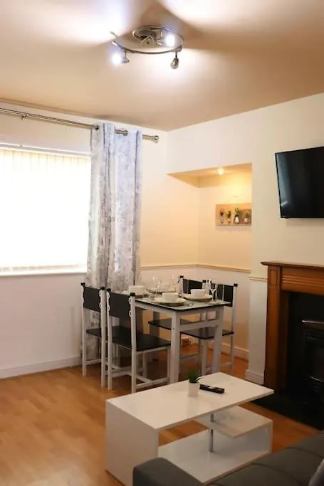 Apartment Unique 3 Bedroom House Free Wifi & Parking Leeds