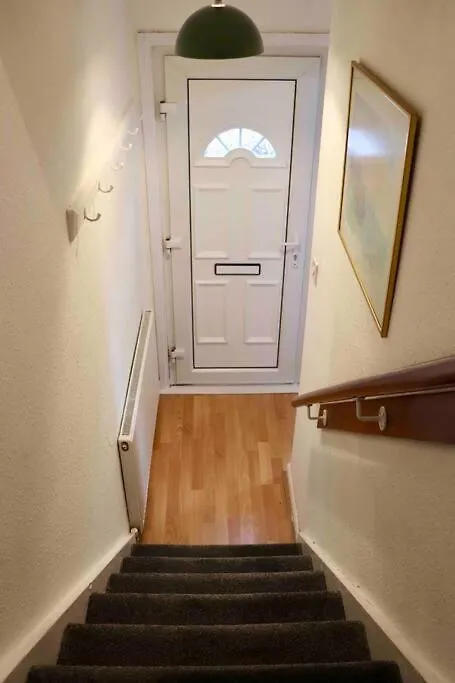 Unique 3 Bedroom House Free Wifi & Parking Leeds  Apartment