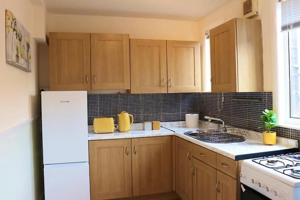 Apartment Unique 3 Bedroom House Free Wifi & Parking Leeds