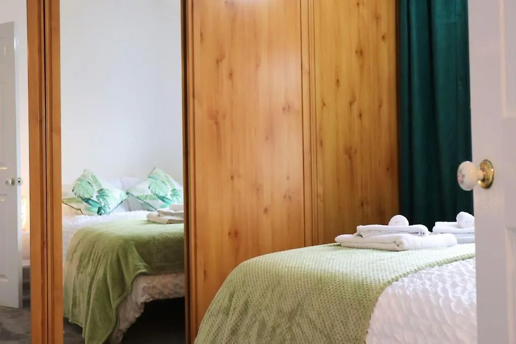 Unique 3 Bedroom House Free Wifi & Parking Leeds  United Kingdom