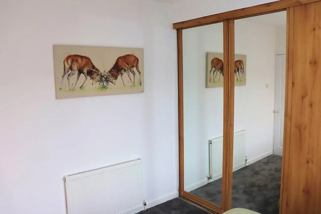 Unique 3 Bedroom House Free Wifi & Parking Leeds  Leeds (West Yorkshire)