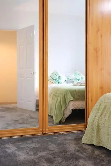 Apartment Unique 3 Bedroom House Free Wifi & Parking Leeds